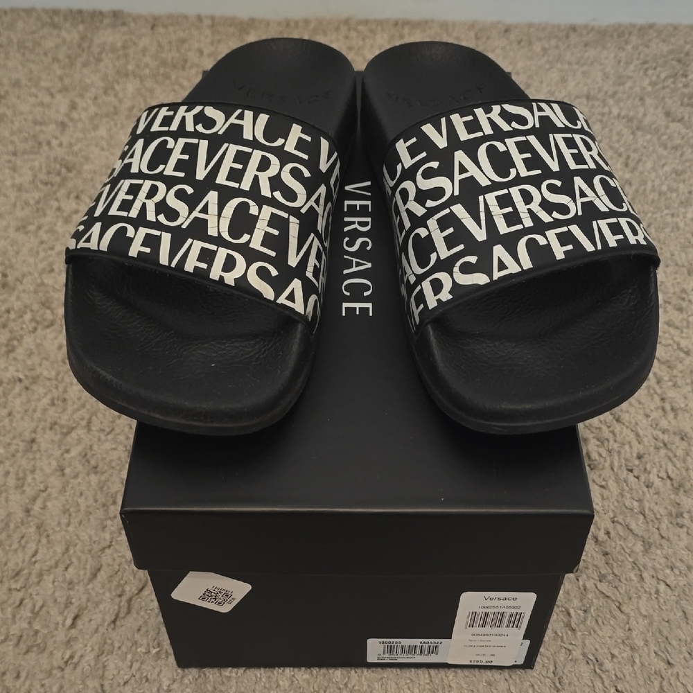 🖤 Versace Logo Print Slides – Nero/Blanco – Kids Size 38 Authentic - LIKE NEW
